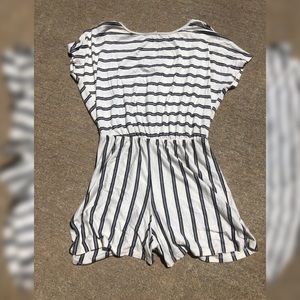 Stripped & stylish, comfortable romper🌴🐚✨